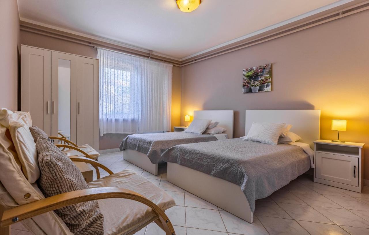 Apartment Mar Pjescana Uvala Ngoại thất bức ảnh